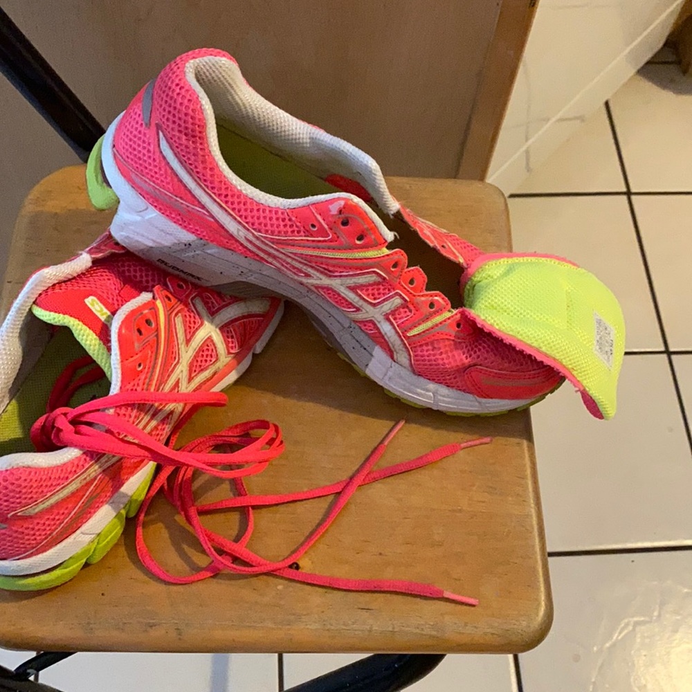 Exercise shoes